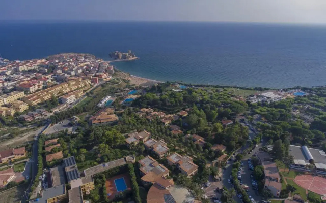 TH Le Castella - Baia degli Dei Village