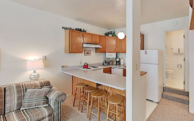 13tr53fj Studio Bedroom Condo