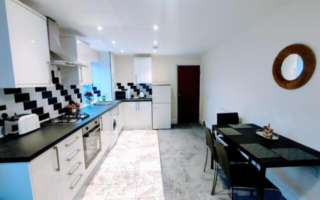 Crystal Suite 2 -free private parking
