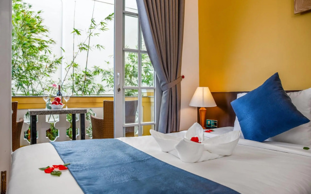 Triple Riverside Villa Hotel Hoian