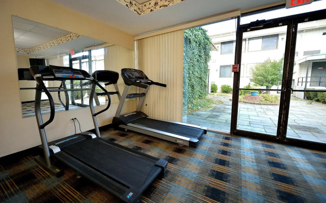 Riverview Inn & Suites