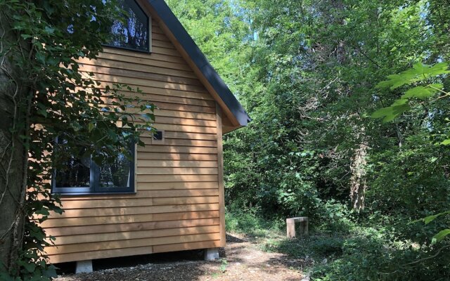 Alfriston Woodland Cabins - Foxes Hollow-hot Tub