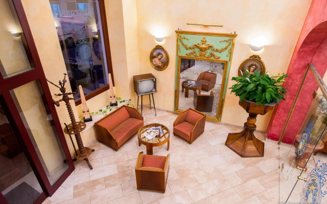Hotel Flora