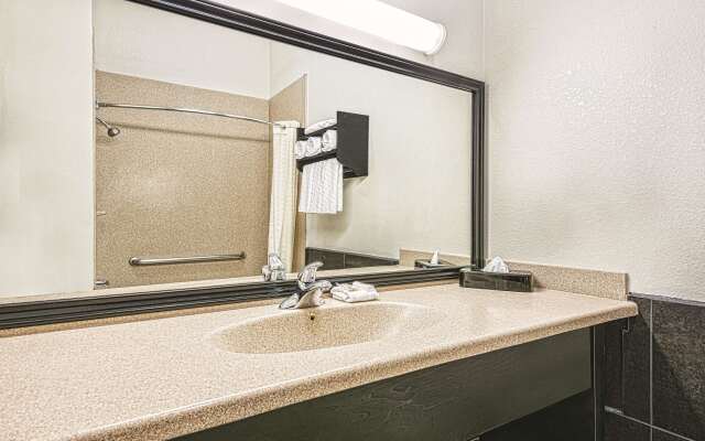 La Quinta Inn & Suites by Wyndham Laredo Airport