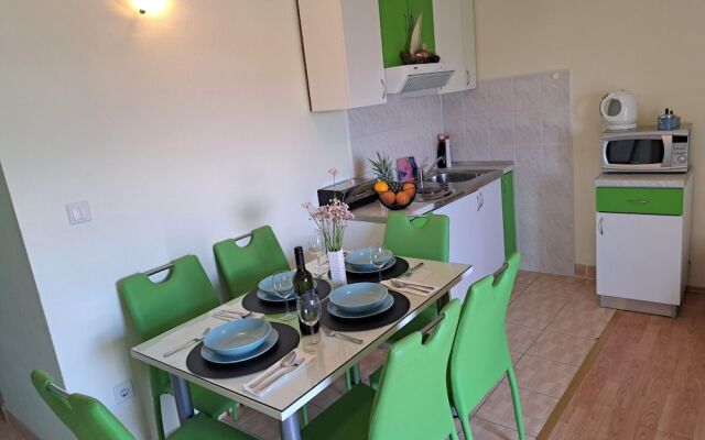 Apartment in Kastel Stafilic Near the sea