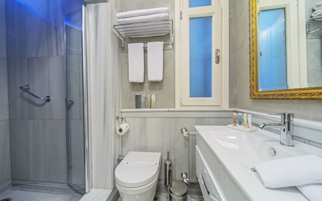 Sophisticatedly Decorated 2 Bedroom Apartment In Galata