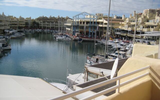 Apartamento en Puerto Marina B32