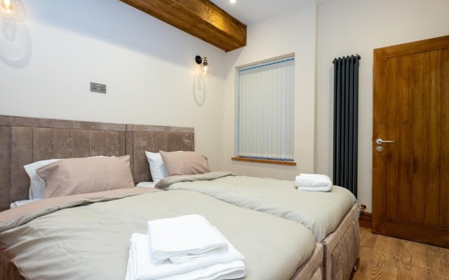 Tranquil Stoke-on-trent 4bed, 2 Bath, Parking