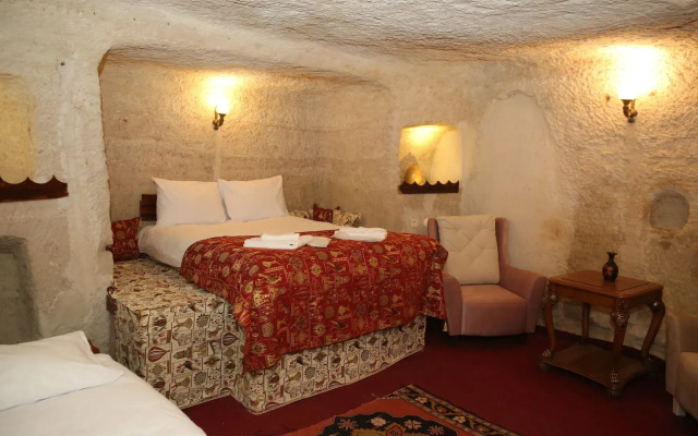 Yasin's Place Backpackers Cave Hotel