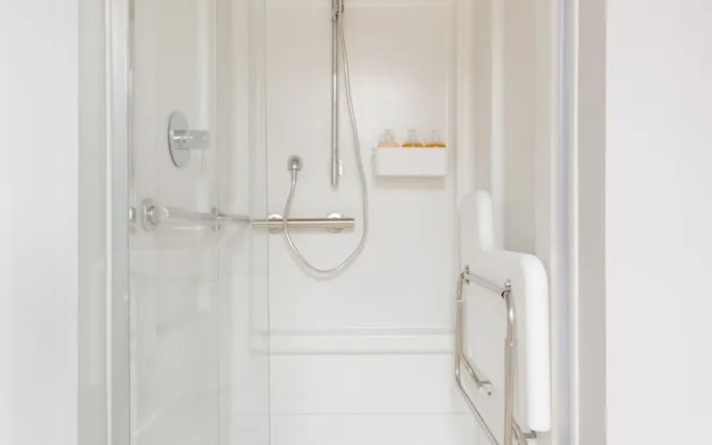 Oakwood At 234 Newbury