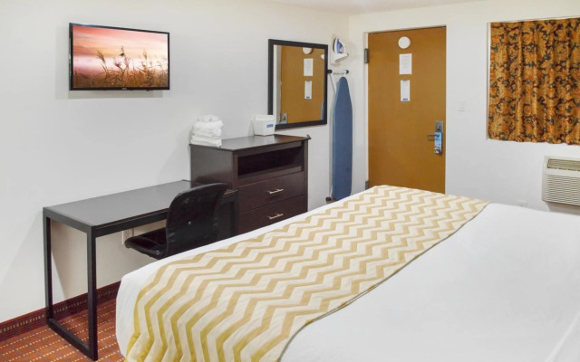 Travelodge by Wyndham Manhasset
