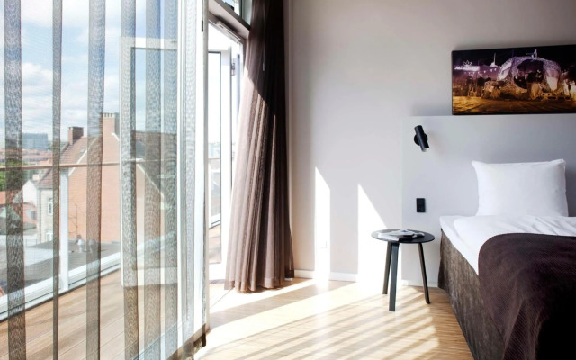 Roomers Munich, Autograph Collection