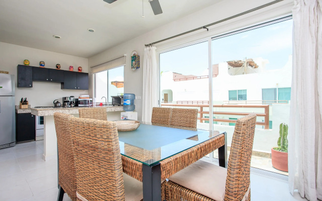 Contemporary Private 2 Br Ph Near Everything