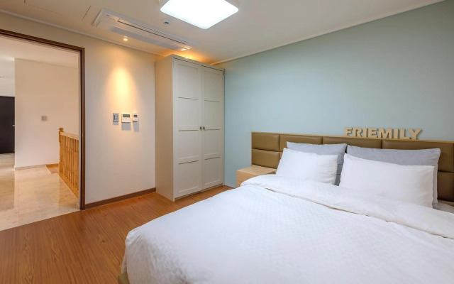 Friemily Pool Villa & Hotel