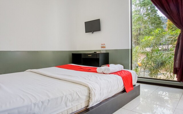 Villa Ratu by RedDoorz