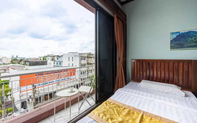 The President Hotel at Chokchai 4