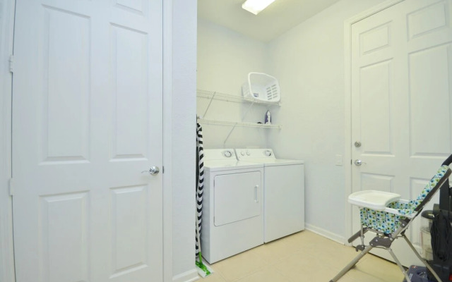 Palmavera Deluxe 3 Bedroom Condo by Redawning