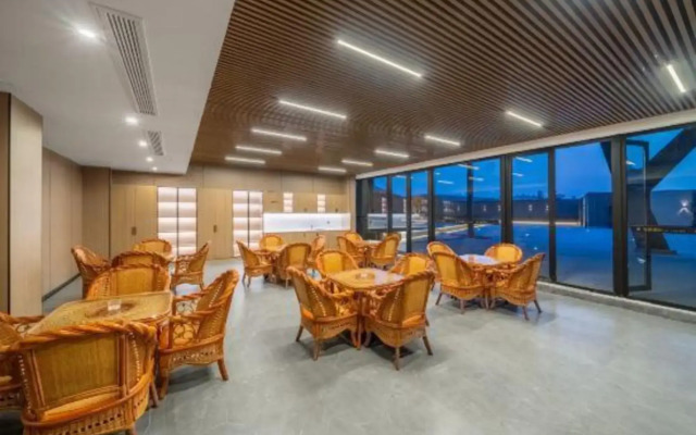 Maitao Crystal Hotel