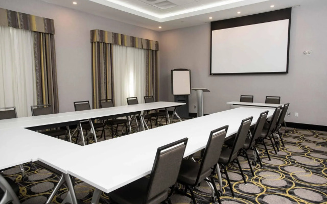 Hampton Inn & Suites by Hilton Thunder Bay