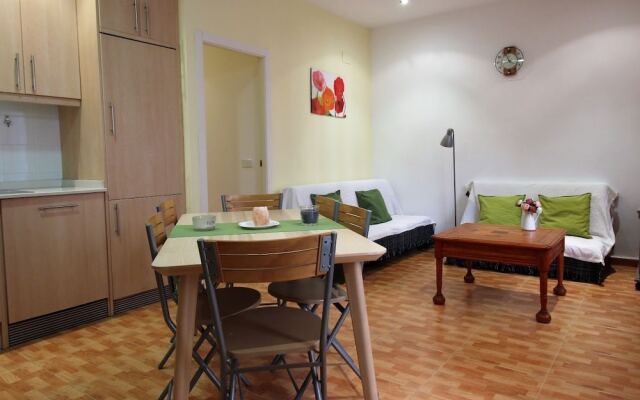 Apartamento con terraza al lado de la playa