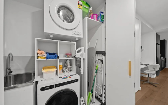 Bright Unit With Secure Parking and Garden Access – Guest Rooms – Canberra