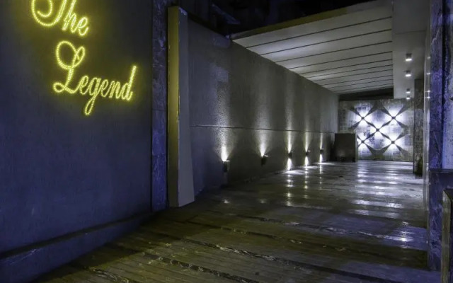 OYO Flagship 584 Santacruz East