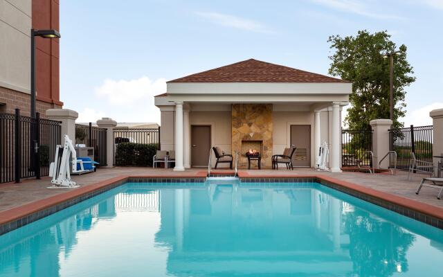 Holiday Inn Express & Suites Shawnee by IHG