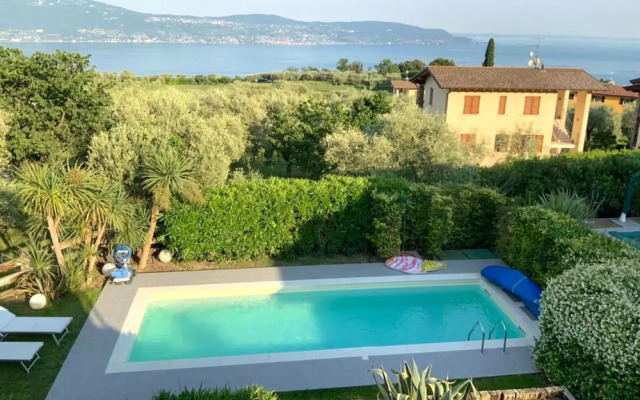 Casa Bougainville With Pool and Lake View
