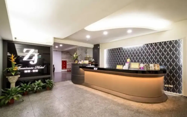 Jung Zaw Hotel