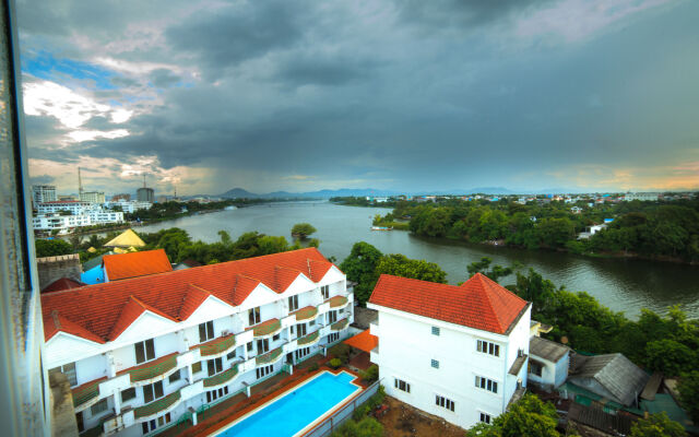 Purple Hue Charming Riverside Hotel