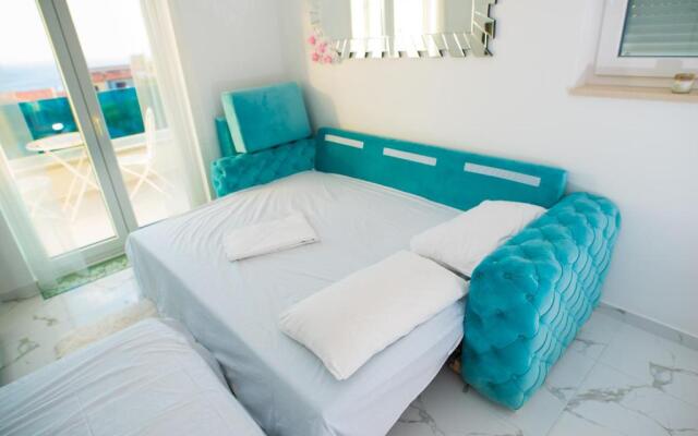 Sea view luxury studio apartment