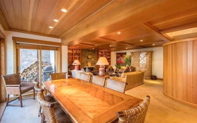 4-Bedroom 4-Bath ski-in/ski-out Condo in Vail