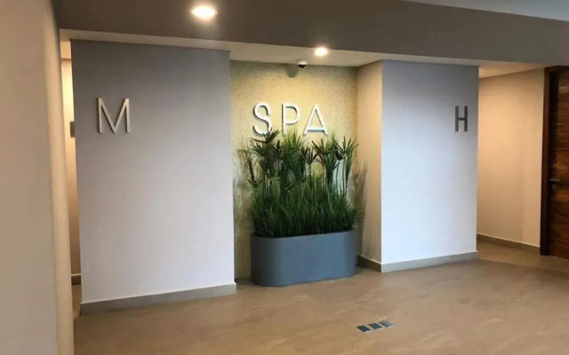 Luxurious Apartment with Amenities Near Santa Fe