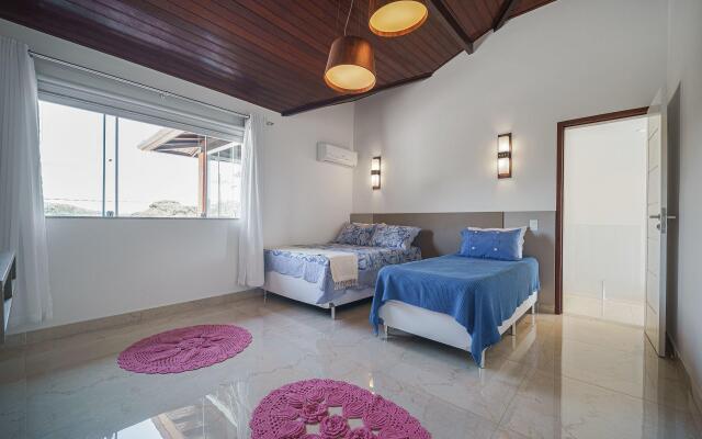 Casa Moderna com Quatro Suítes no Canal da Marina