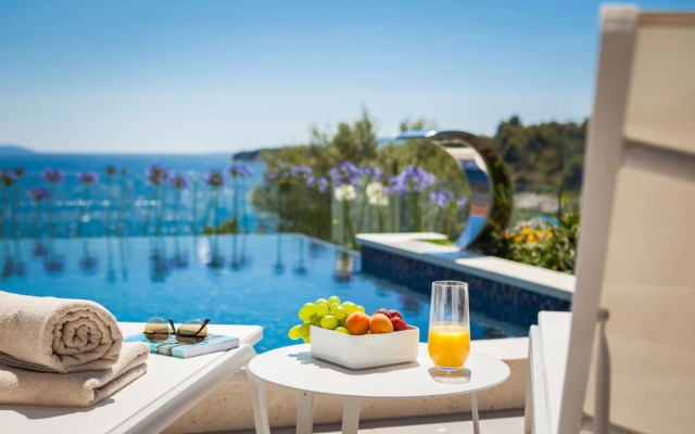 Beachfront Villa Azzurro With Pool