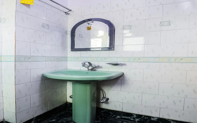 OYO 30121 Hotel Shanti Inn