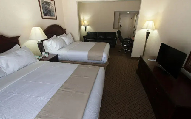 Holiday Inn Hotel & Suites Huntington-Civic Arena