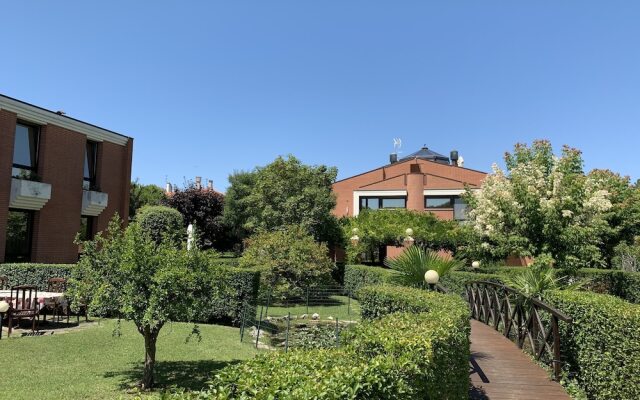 Villa Laguna Apartments