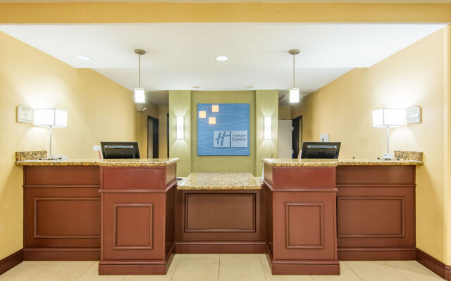 Holiday Inn Express & Suites Phoenix - Glendale Sports Dist by IHG