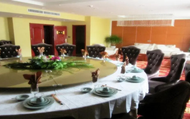 Baoji Wolong Juxing Hotel