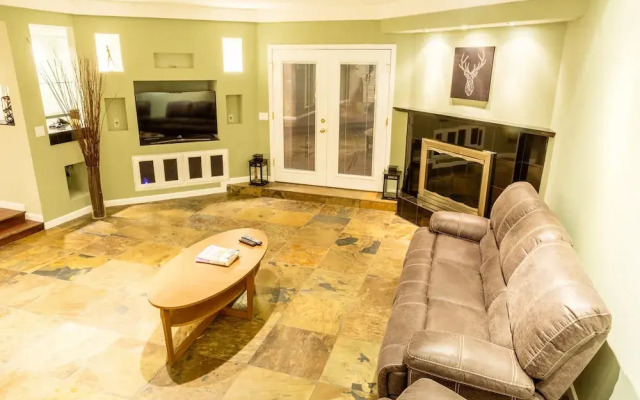 Scottsdale Luxury Home (2BR)