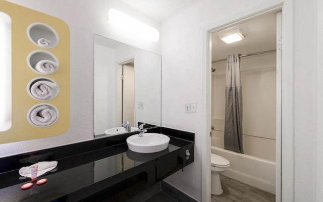 OYO Hotel Houston Katy Freeway