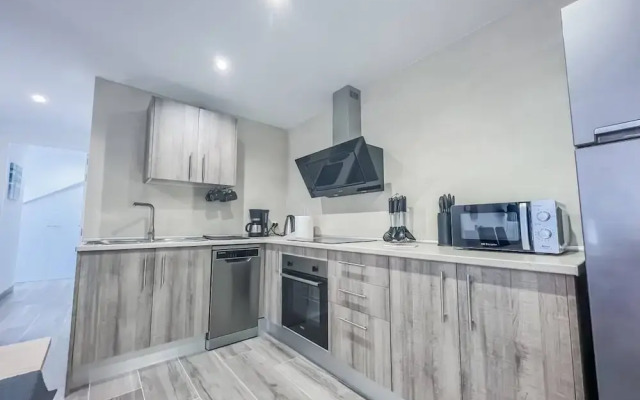Modern Two Bedroom Apartment With Pool