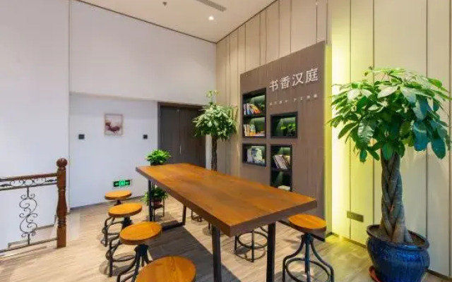 HanTing Hotel (Dalian Development Zone Subway Station)