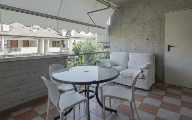 Apt24 - Trilocale Vicino al Lago con Posto Auto