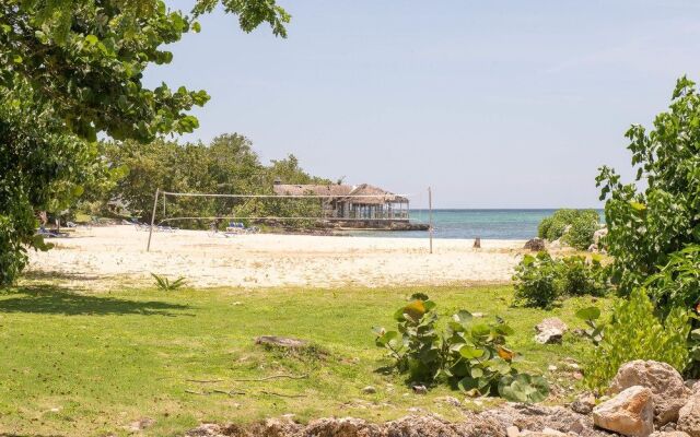 Sea Breeze Beach Studio - Negril