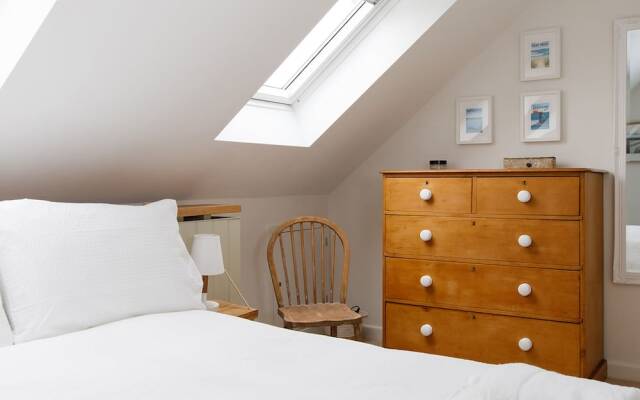 Pretty Coastal Home in Bosham Close to Water
