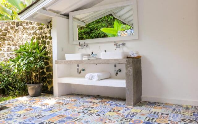 Chanteak Bali - White House 1