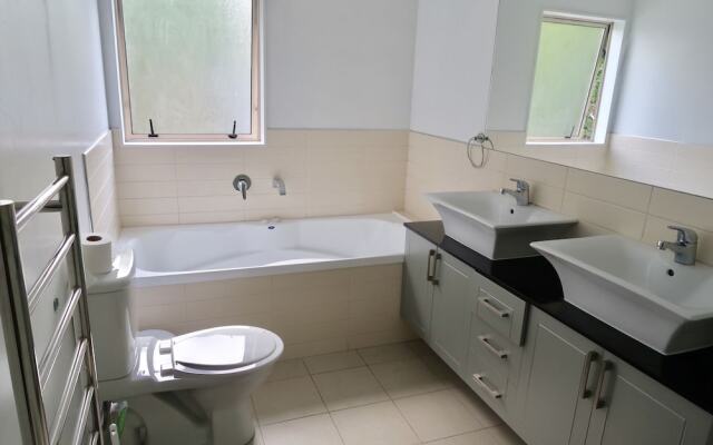 Arent Serviced House 82A Richardson Road