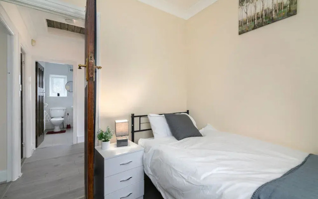 Spacious 4-bedroom Family Home Near Wembley